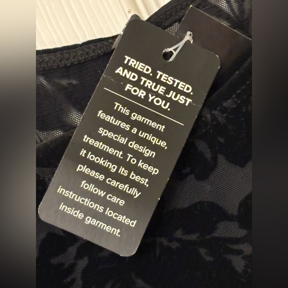 NWT Torrid Black Flocked Mesh Bodysuit size 1/1X (14-16) but runs small - Picture 6 of 9